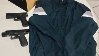 Segundo a PMMG, dois roubos foram registrados no bairro Bom Jardim, e três adolescentes foram apreendidos.