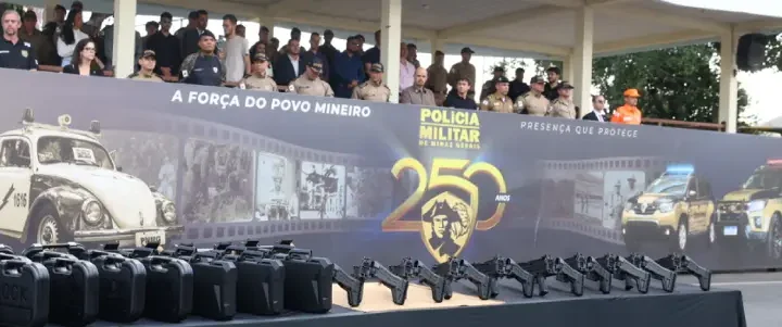 Entrega ocorreu na Academia de Polícia Militar, em Belo Horizonte, com participação do governador Mateus Simões.