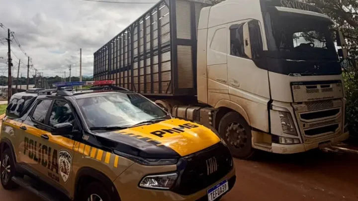 Veículo abordado na MG-188 tinha registro de furto/roubo em Itaitinga, no Ceará, segundo a PMMG.