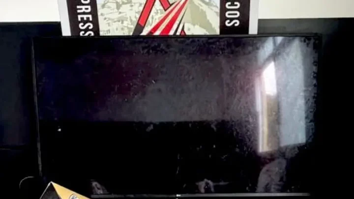 Polícia Militar prendeu um suspeito no bairro Castelo e recuperou uma TV furtada de uma academia.