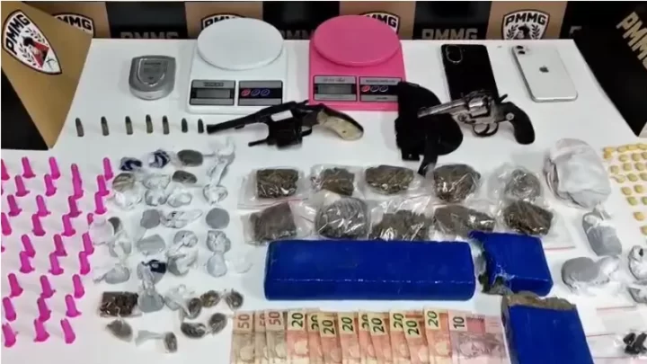 Três suspeitos, de 29, 22 e 18 anos, foram presos após operação da PMMG no bairro Contente, em Coronel Fabriciano.