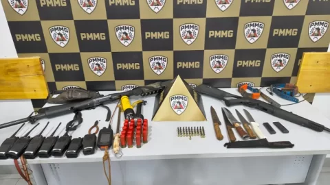 Segundo a PMMG, dois suspeitos foram presos após fuga e abordagem na região de Mato Ladrão, em Canápolis.