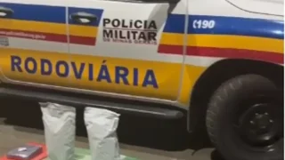 Segundo a PMRv, abordagem na BR-259, em Governador Valadares, encontrou maconha, skank e haxixe no porta-malas.