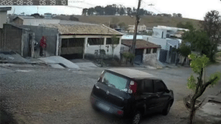 Suspeito invadiu uma casa no bairro Belo Vale, em Divinópolis, e furtou um carro, duas televisões e um perfume enquanto o morador trabalhava.