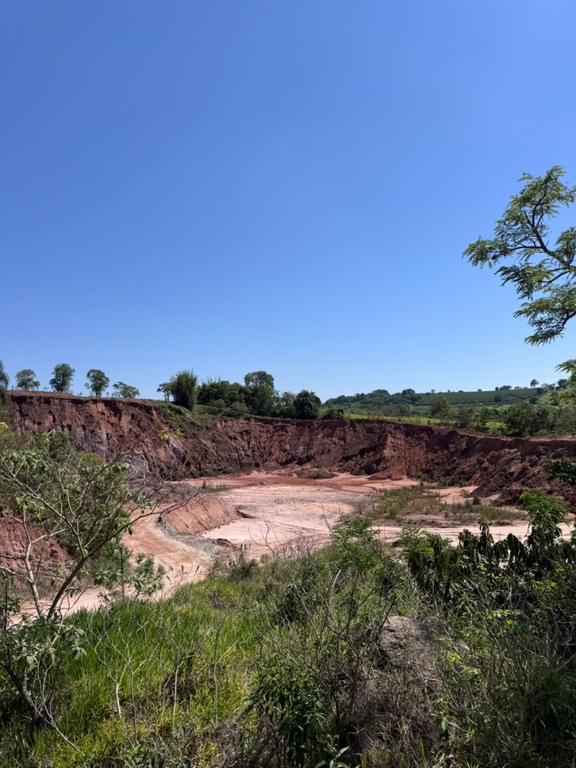 PF suspende extração ilegal de areia em Ibiraci (MG) e apreende equipamentos