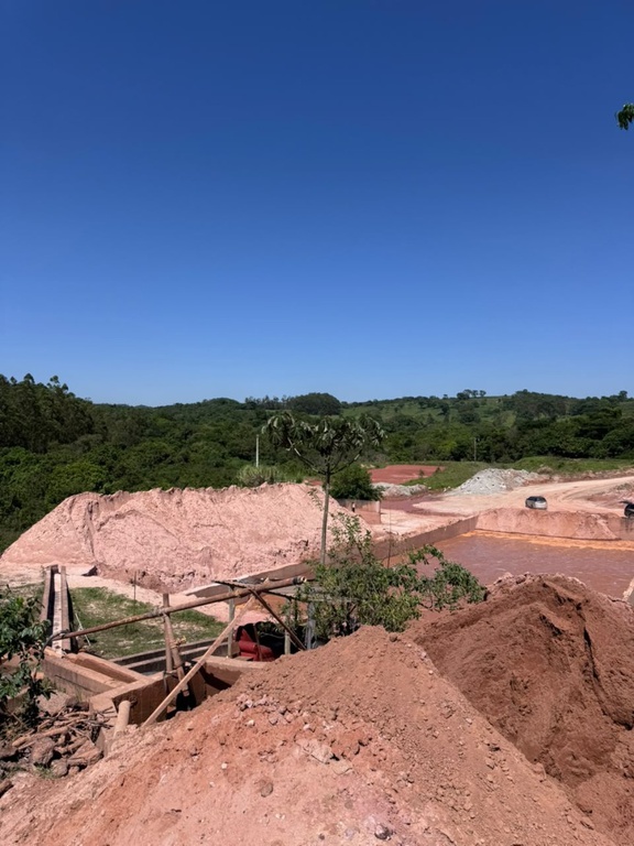 PF suspende extração ilegal de areia em Ibiraci (MG) e apreende equipamentos