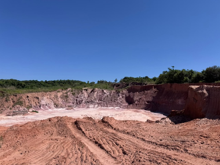 PF suspende extração ilegal de areia em Ibiraci (MG) e apreende equipamentos