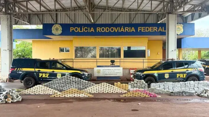 PRF apreende 974,6 kg de drogas em fiscalização na BR-262, em Miranda