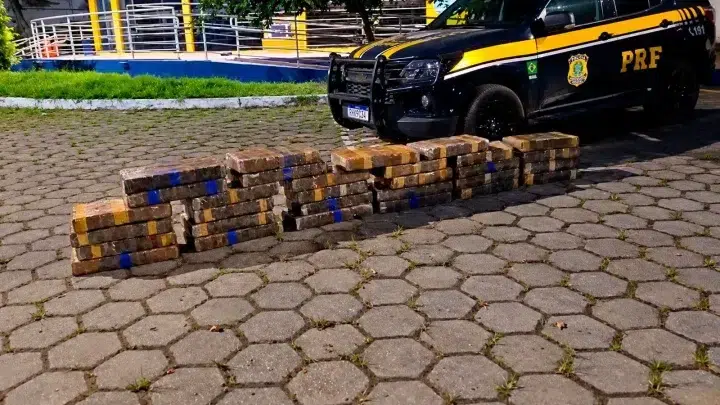 PRF apreende cerca de duas toneladas de maconha em Piraí